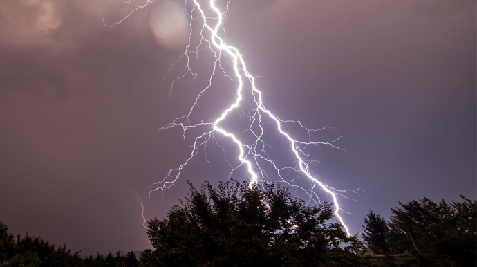 foudre dans le ciel