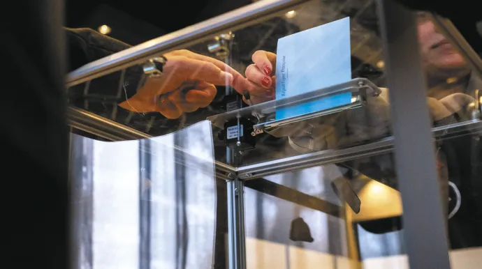 bulletin dans l'urne