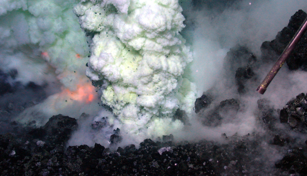 Photo d'un volcan sous-marins en immersion